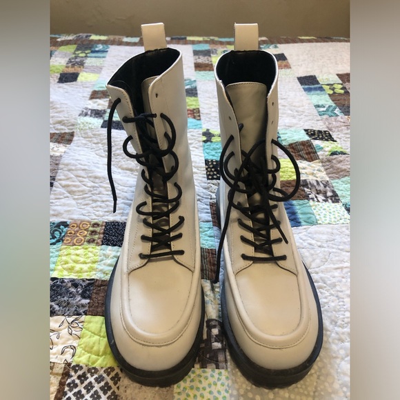 BNWOT white leather lace up ankle boots - Picture 3 of 5